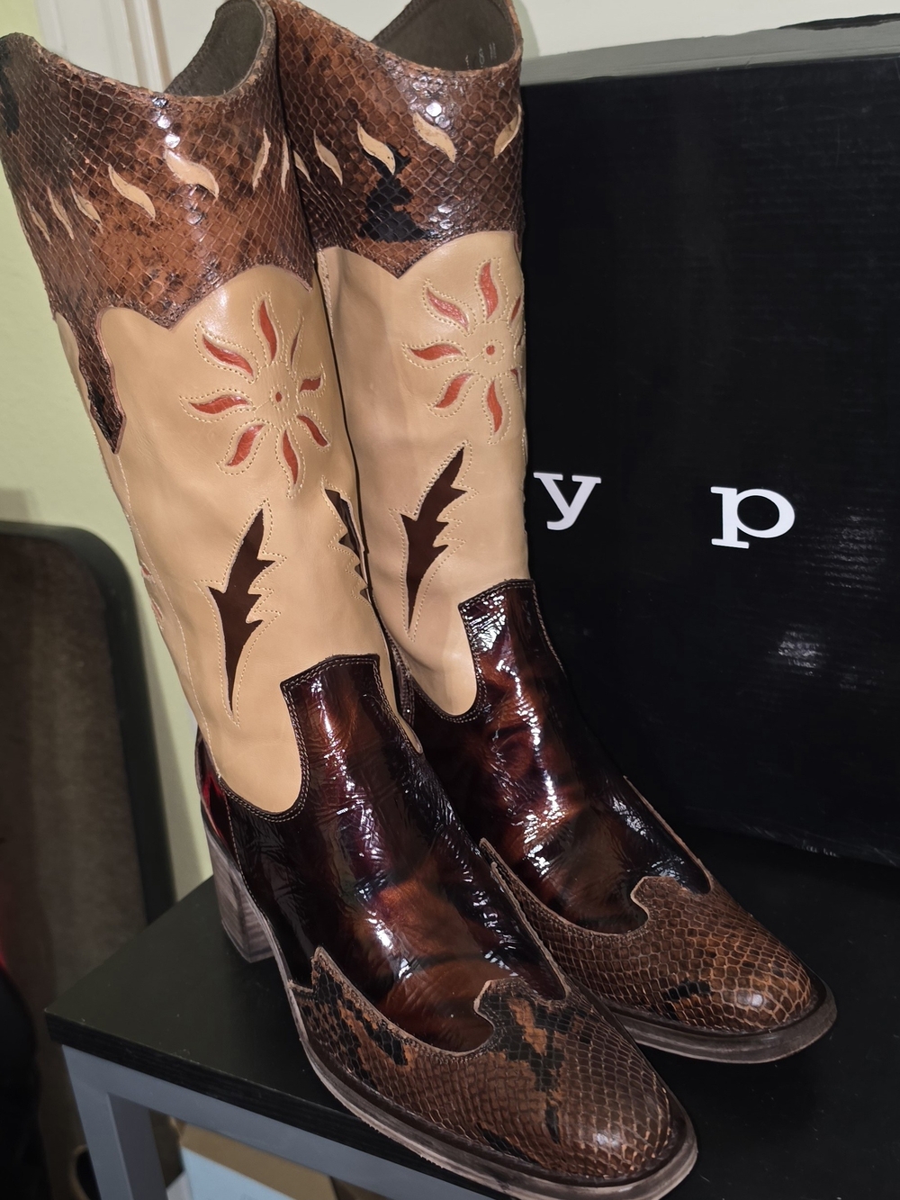 Brand New VINTAGE  HYPE WOMEN'S COWBOY BOOTS Sz. 8